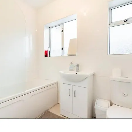 20 Minutes To The Center دبلن